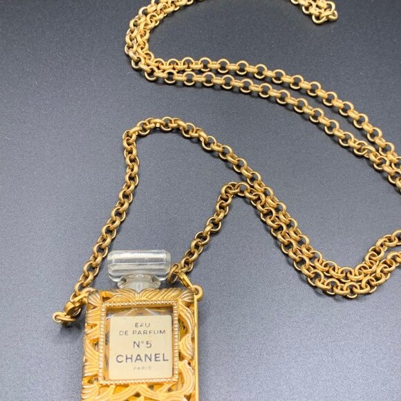 Vintage 1990's Authentic CHANEL Gold Toned No 5 Perfume Chain Necklace - Picture 7 of 10